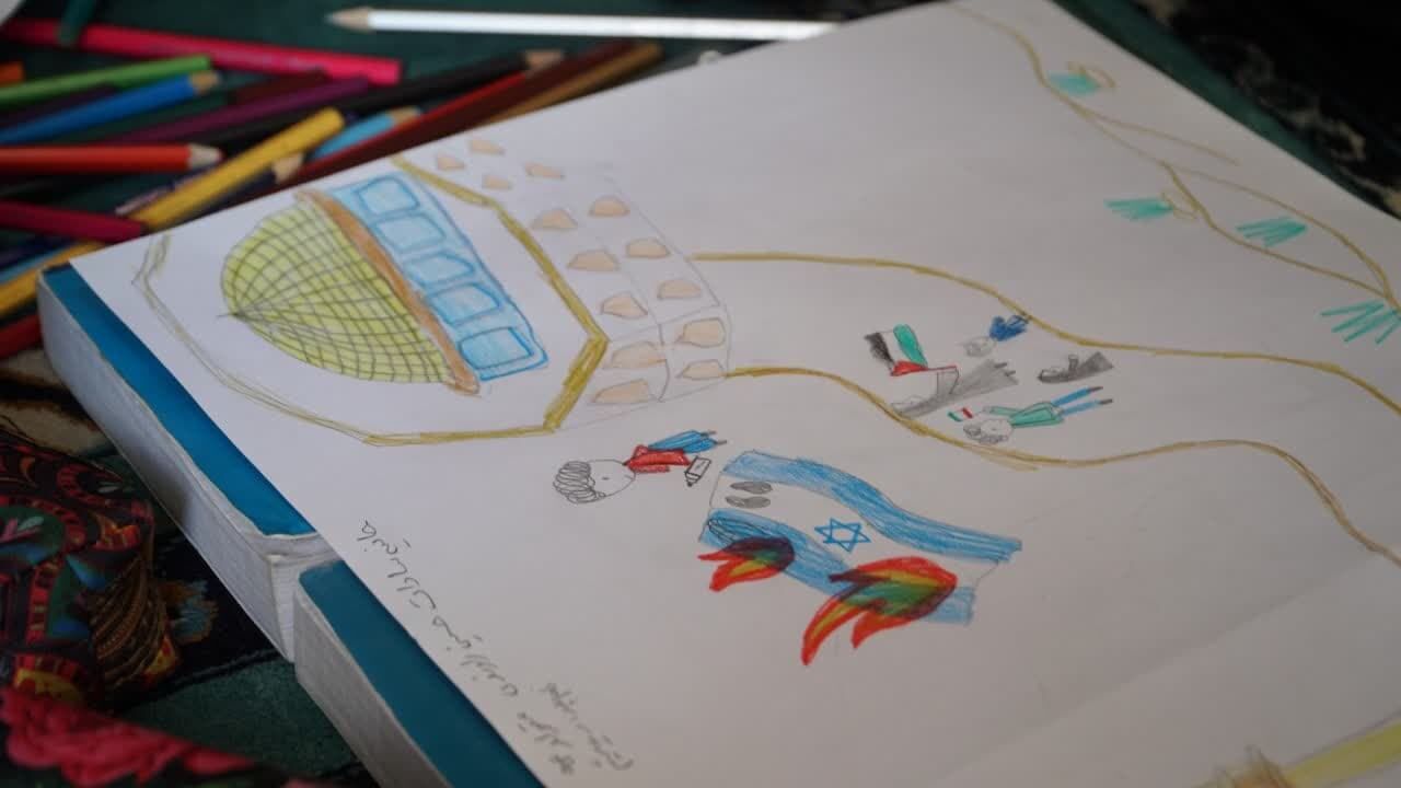 جلوههای ناب صلح و مقاومت در دستان کوچک کاشانیها/ «پیامرسانان کوچک» از کربلا تا غزه، نقش عشق زدند