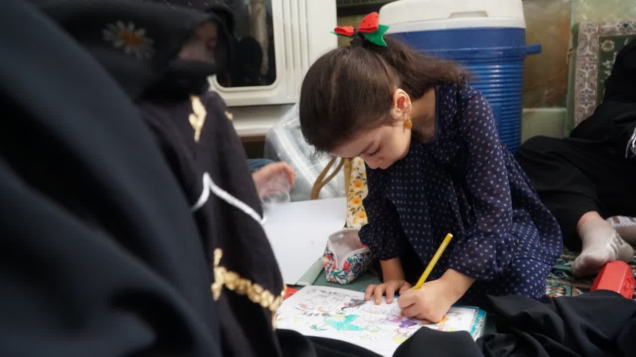 جلوههای ناب صلح و مقاومت در دستان کوچک کاشانیها/ «پیامرسانان کوچک» از کربلا تا غزه، نقش عشق زدند