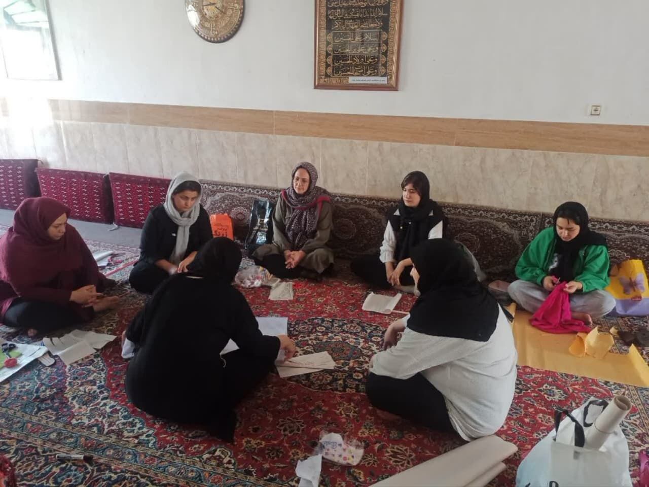 یک روز تابستانی در مسجد الزهرا(س) پردیس؛ از زمزمه دعا تا خندههای کودکانه