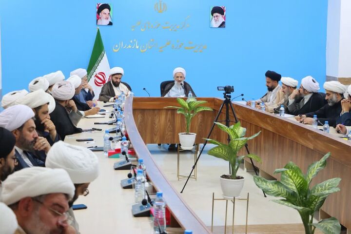 ضرورت برگزاری دوره‌های ضمن خدمت برای مدیران و اساتید حوزه