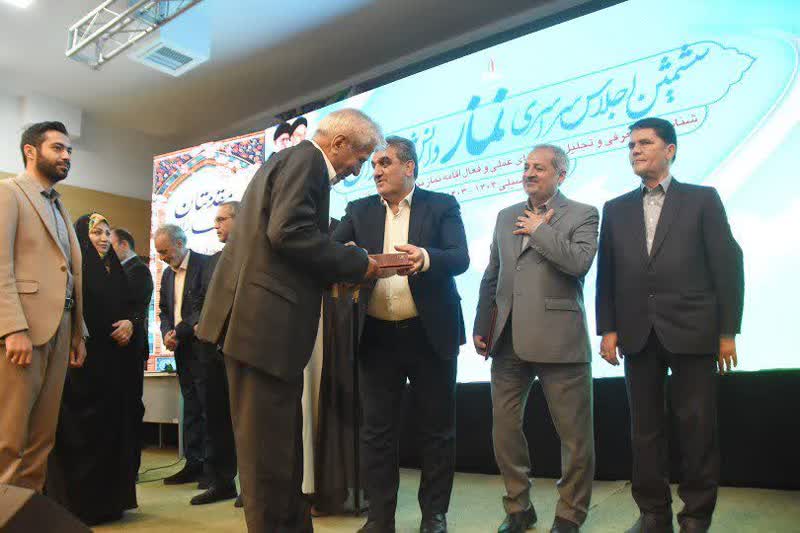 برگزیدگان نهایی ششمین اجلاسیه سراسری نماز دانش‌آموزی در استان سمنان تجلیل شدند