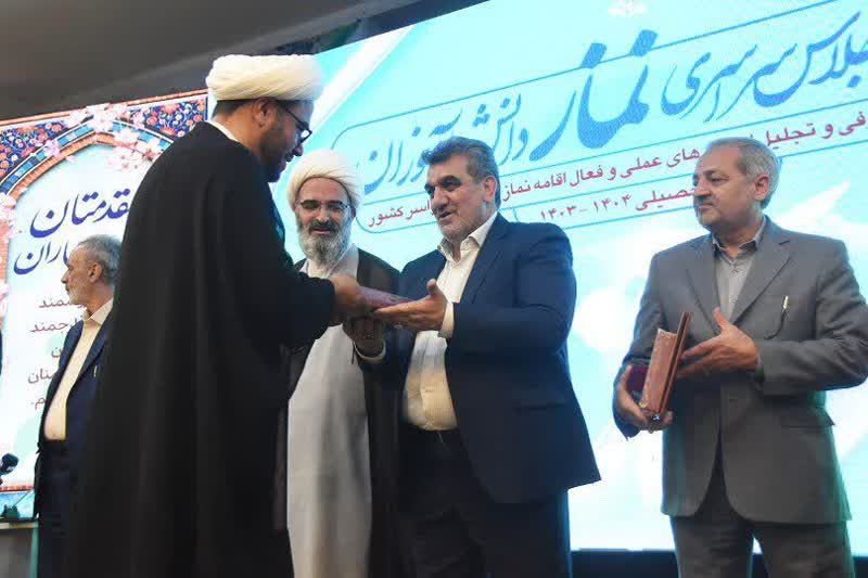 برگزیدگان نهایی ششمین اجلاسیه سراسری نماز دانش‌آموزی در استان سمنان تجلیل شدند