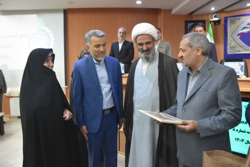 تجلیل مقام عالی وزارت آموزش وپرورش از خانوادههای شهدا در آستانه آغاز سال تحصیلی جدید