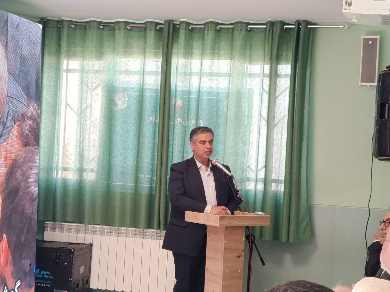 تأکید وزیر کشور بر سرمایهگذاری در آموزش و استفاده از انرژی پاک