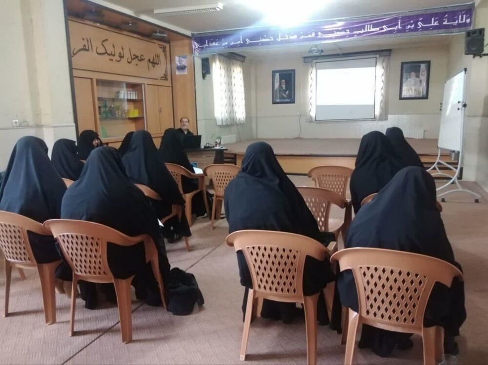 بچههای مسجد پای کار فرهنگی شهر گلدشت ایستادند