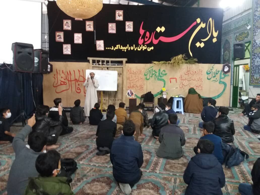 بچههای مسجد پای کار فرهنگی شهر گلدشت ایستادند