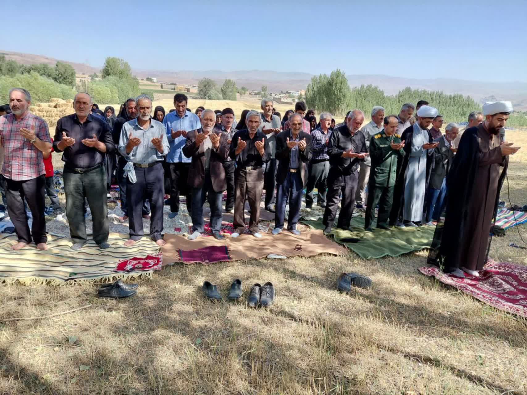 چشم به آسمان، دل به خدا / نماز باران در دل خشکسالی