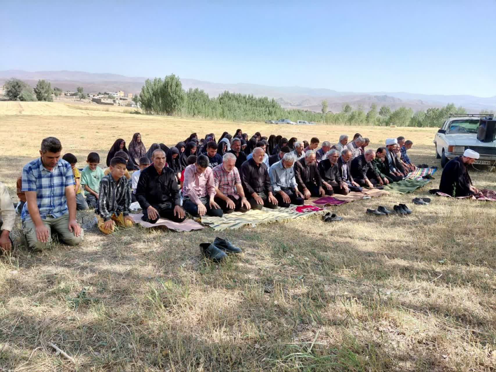 چشم به آسمان، دل به خدا / نماز باران در دل خشکسالی