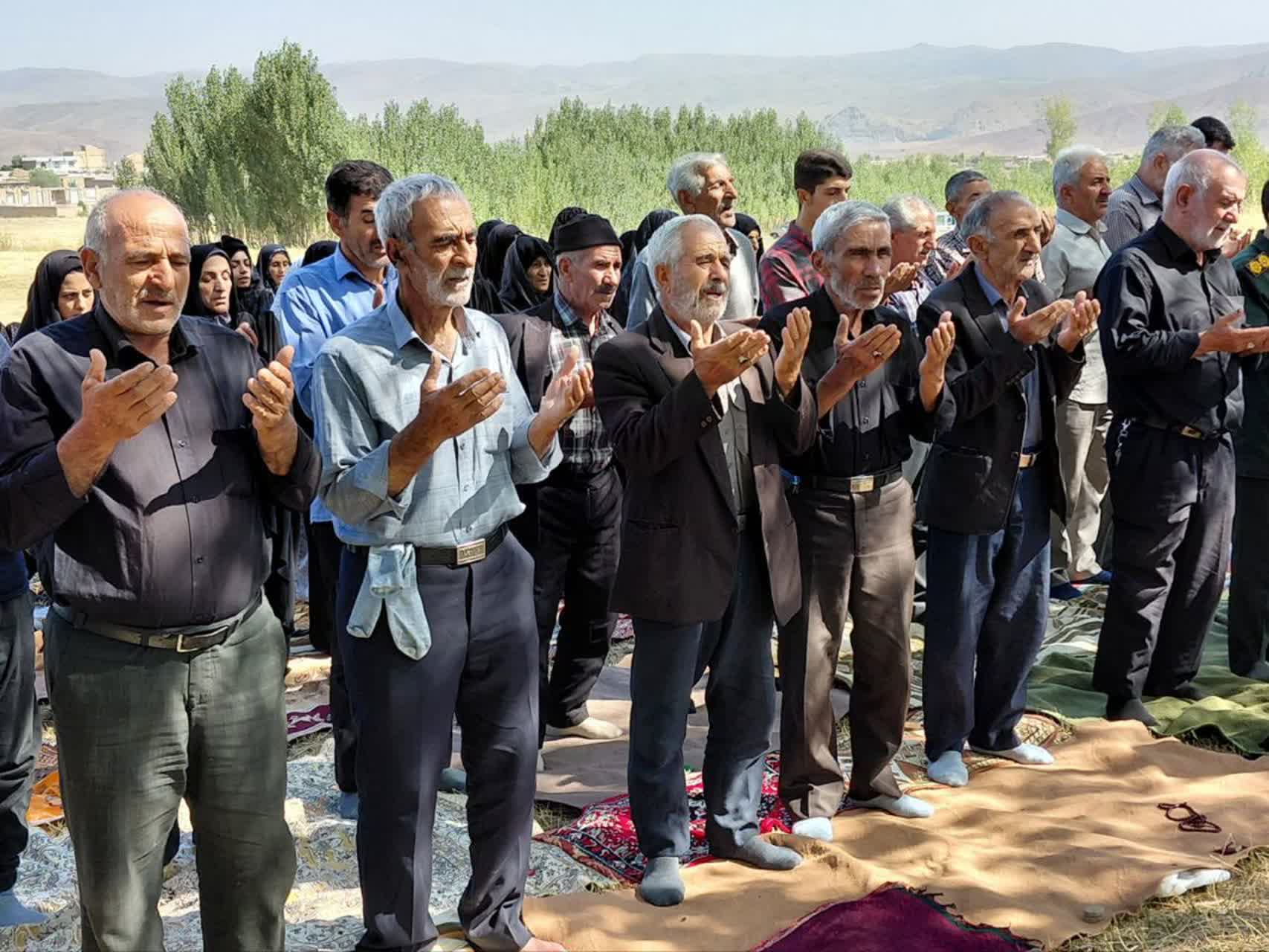 چشم به آسمان، دل به خدا / نماز باران در دل خشکسالی