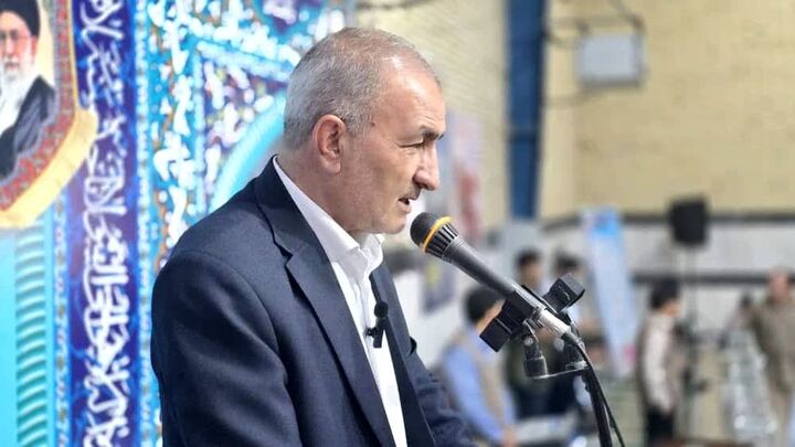 استاندار با برپایی میزخدمت پاسخگوی مردم گچساران شد