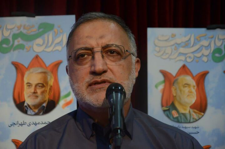 اساتید بسیجی می‌توانند معمار ایران آینده باشند