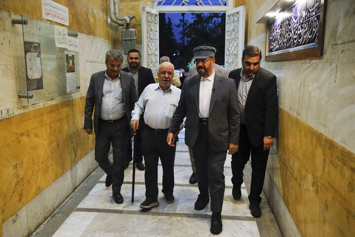 دیدار صمیمانه استاندار فارس با اهالی مسجد الزهرا(س) شیراز