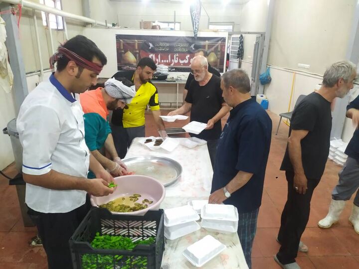 کمک ۱۱ میلیارد ریالی موکب داران مرز مهران به نیازمندان در اربعین