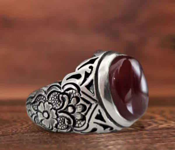 بچه‌های مسجد برای کمک به غزه انگشتر شهید نصرالله را به مزایده می‌گذارند