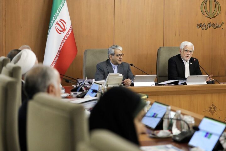 داوطلب تحریم نیستیم/ دولت ثبات را به بازار ارز باز می‌گرداند