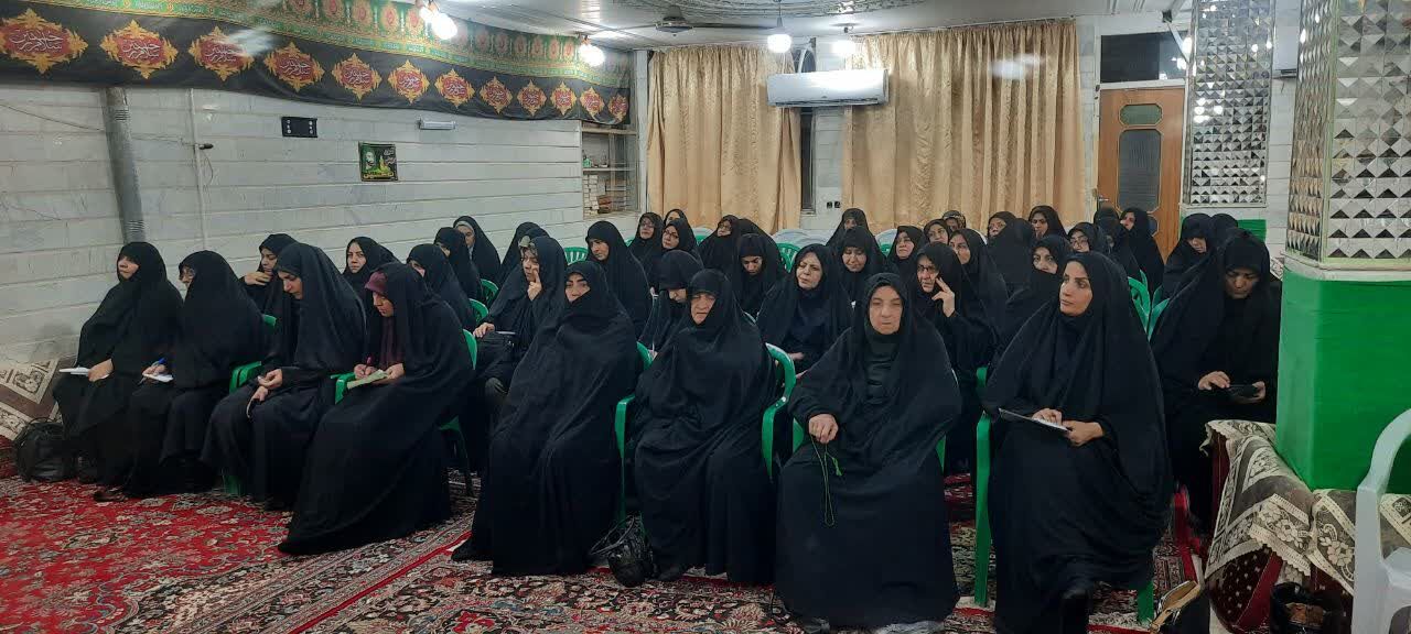 جریانهای انحرافی، ذهن جوانان را از دین و اهل بیت دور میکنند