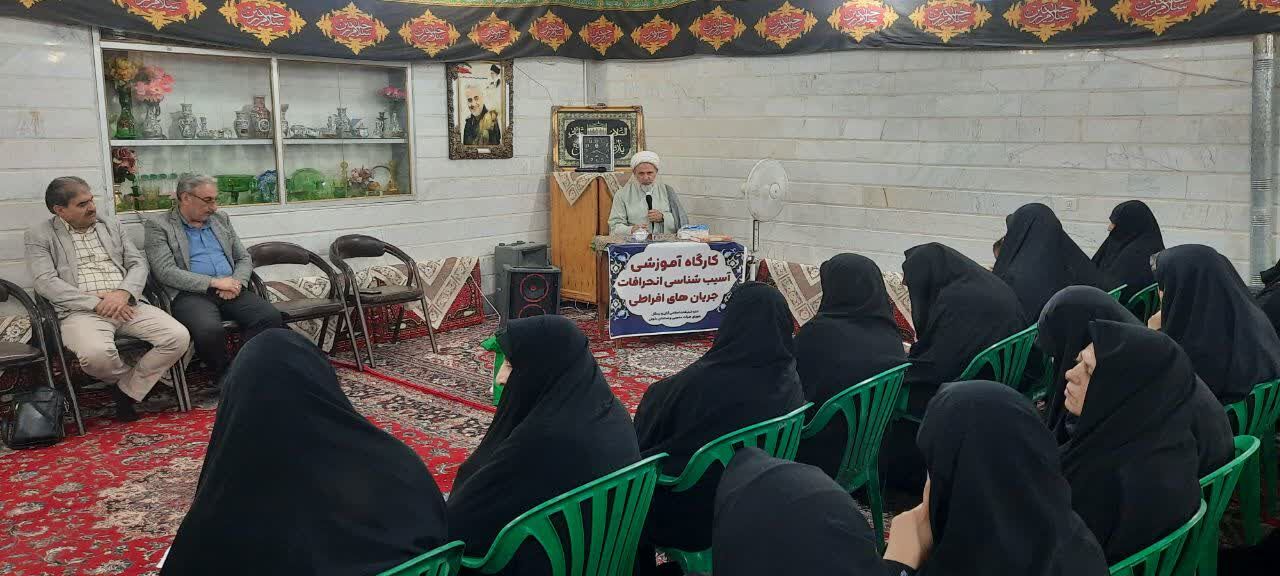 جریانهای انحرافی، ذهن جوانان را از دین و اهل بیت دور میکنند