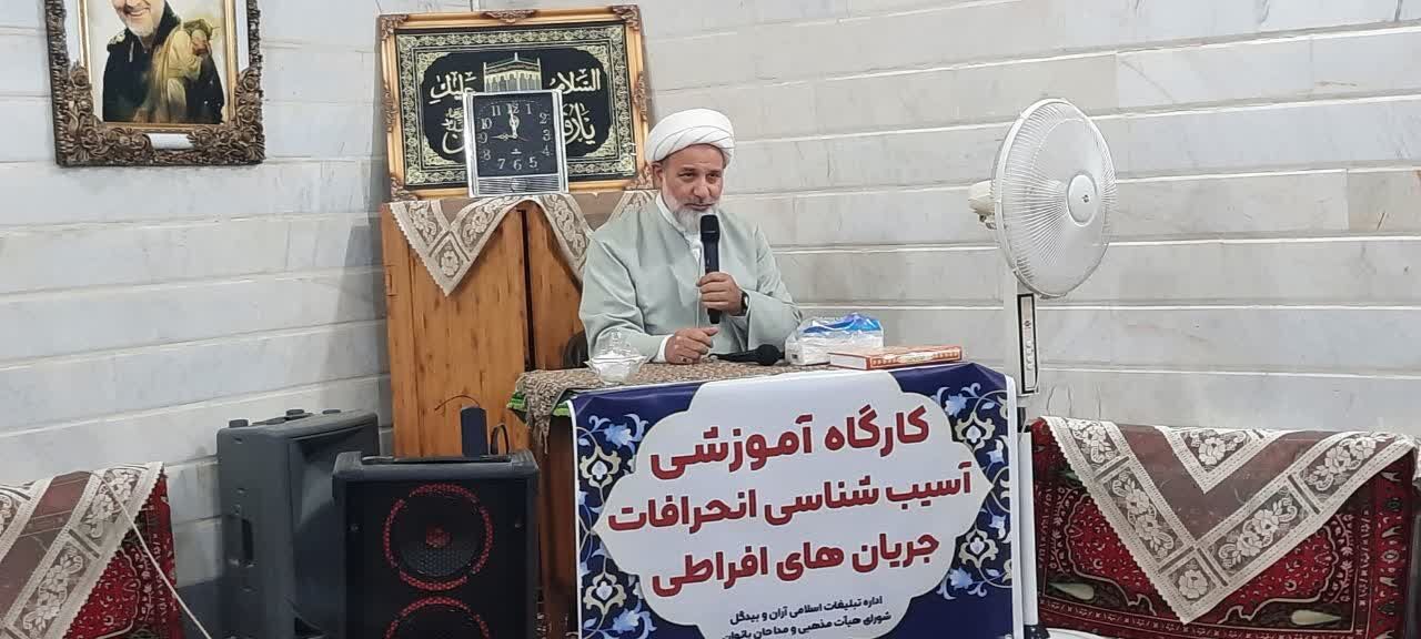 جریانهای انحرافی، ذهن جوانان را از دین و اهل بیت دور میکنند