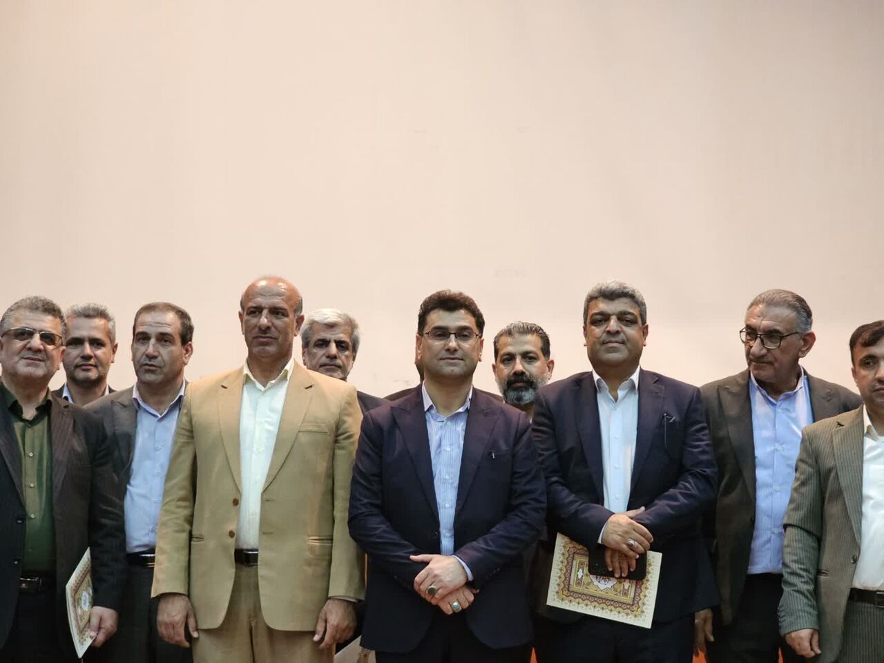 خون شهدا هدایتگر و بیمه کننده جامعه در برابر دشمنان است