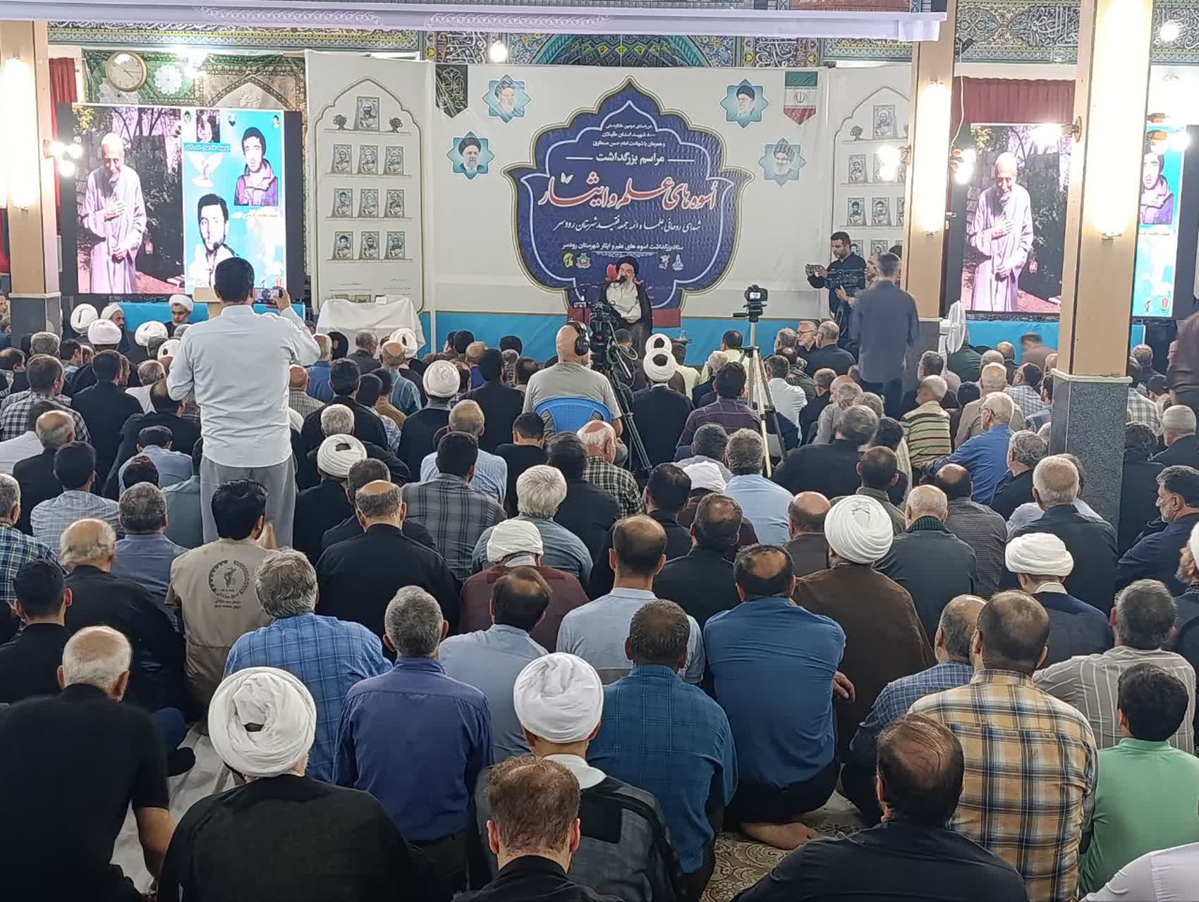 شهدا و علما، شناسنامه هویتی کشور / توان موشکی مایه عزت و اقتدار