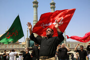 حضور دسته‌های عزاداری شهادت امام حسن عسکری(ع) در حرم کریمه اهل‌بیت(س)