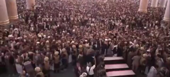 اقامه نماز بر پیکر شهدای حمله تروریستی رژیم صهیونیستی به یمن