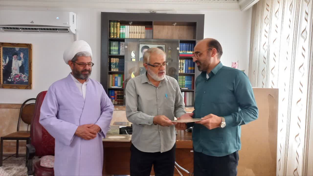 نشست کانون مداحان آران و بیدگل با محوریت ویژه برنامههای «امت احمد؛ اسوه مقاومت» برگزار شد