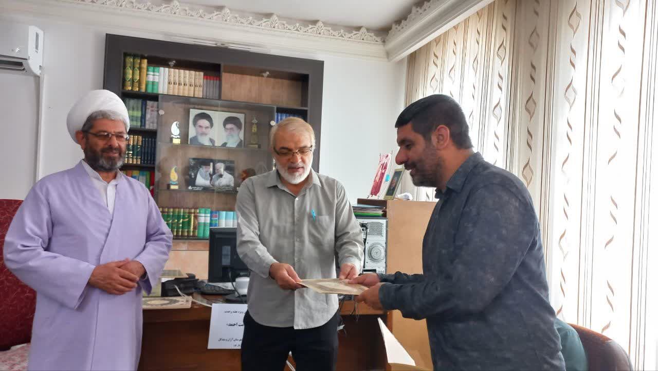 نشست کانون مداحان آران و بیدگل با محوریت ویژه برنامه‌های «امت احمد؛ اسوه مقاومت» برگزار شد