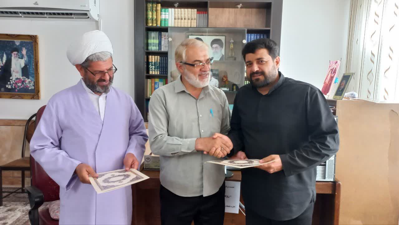 نشست کانون مداحان آران و بیدگل با محوریت ویژه برنامههای «امت احمد؛ اسوه مقاومت» برگزار شد