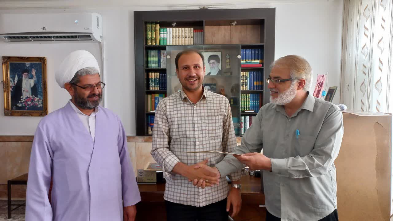 نشست کانون مداحان آران و بیدگل با محوریت ویژه برنامههای «امت احمد؛ اسوه مقاومت» برگزار شد