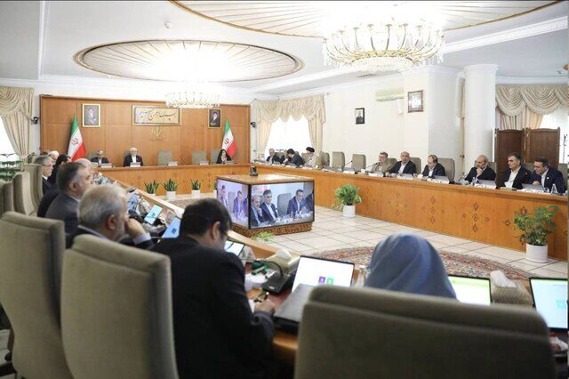 توصیه عارف به نخبگان و تریبون‌داران/انسجام ملی و وحدت مهمترین عامل پیروزی