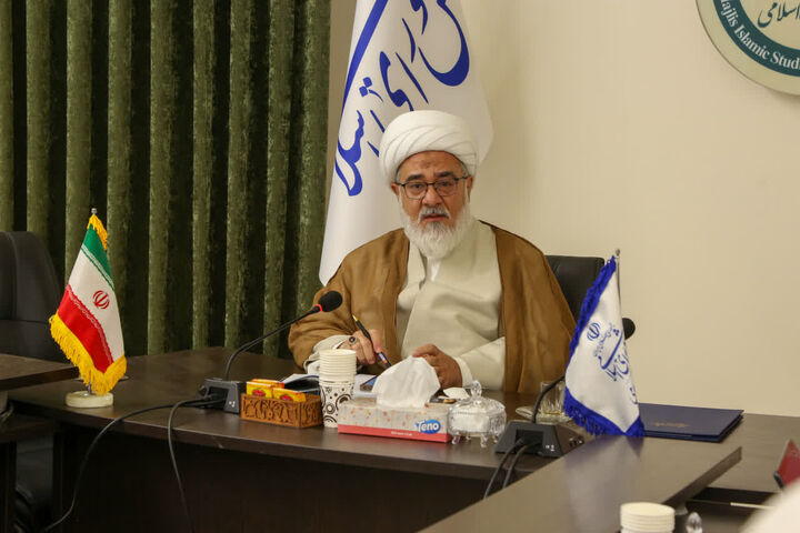 فقه به عنوان دستگاه هنجارساز، باید به سمت حل مسائل نظام حرکت کند