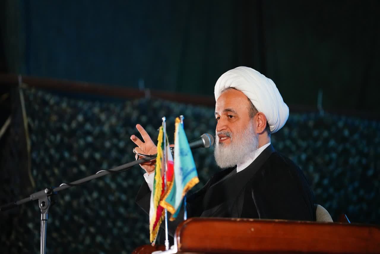 رهبر شهید ما با  روایت آشنا بود/ جایگاه قرآن و رمان در زندگی قائد شهید