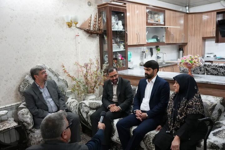 خانواده شهدا مظهر مقاومت و ایثار هستند