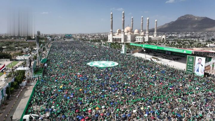 جشن بزرگ میلاد پیامبر اکرم(ص) در صنعا یمن+عکس