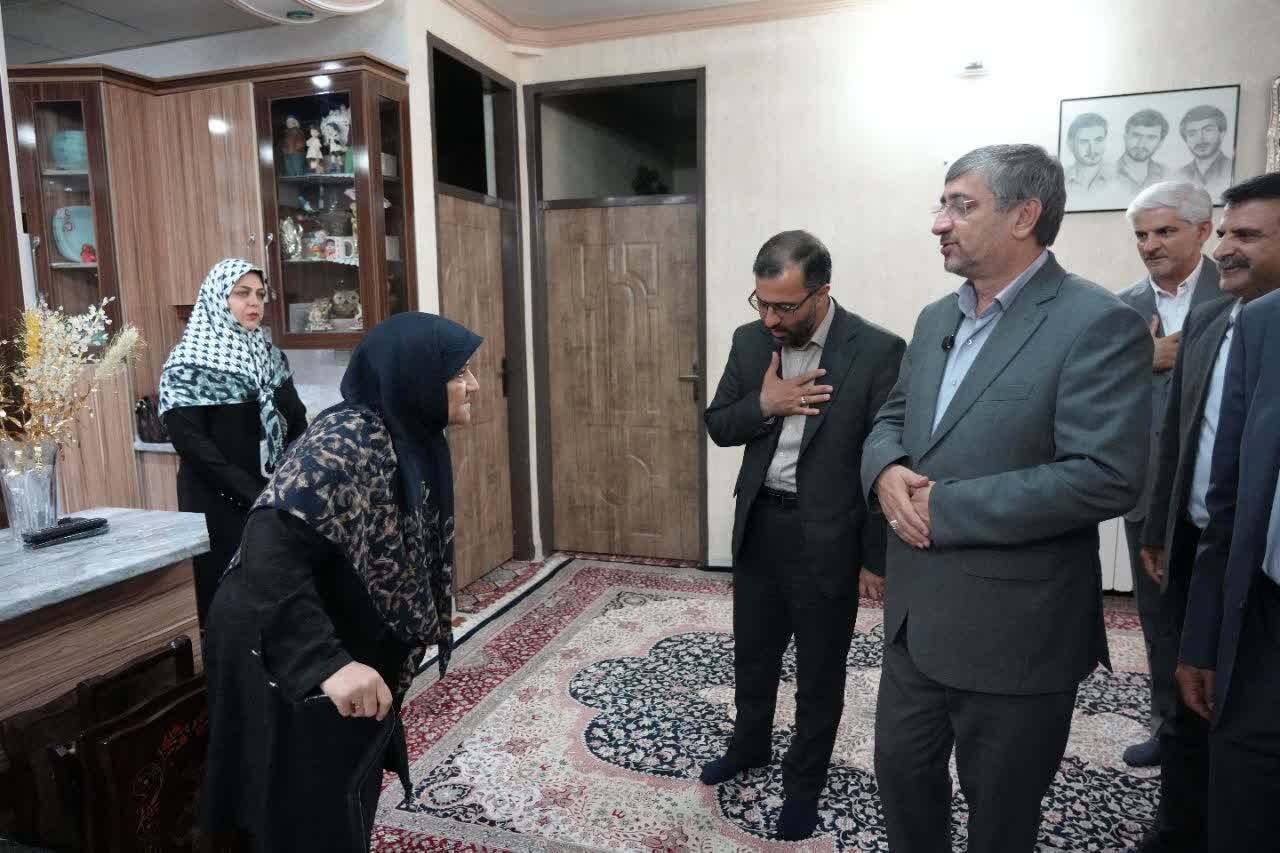 خانواده شهدا مظهر مقاومت و ایثار هستند