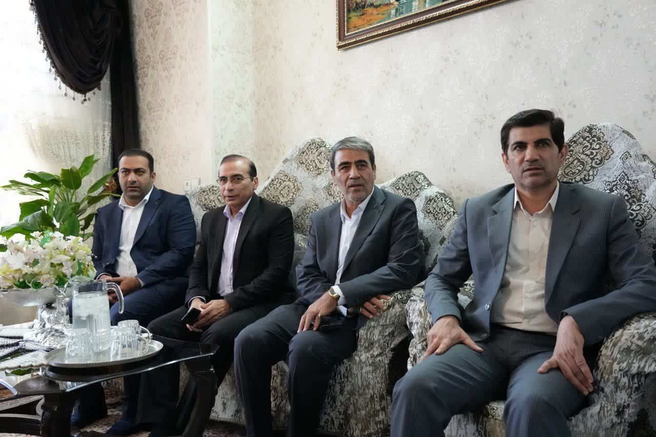 خانواده شهدا مظهر مقاومت و ایثار هستند