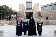 بازدید زنان هیئت دولت از نمایشگاه آثار هنرمندان زن نوگرای ایران