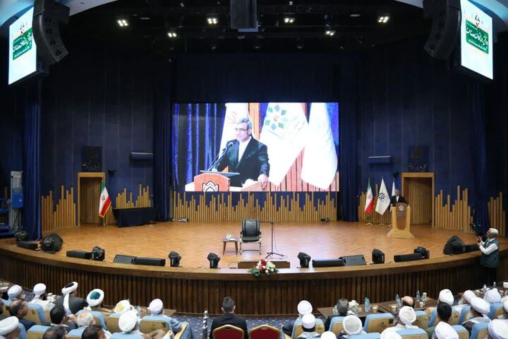 مشهد می‌تواند پایتخت گفتگوی بین مذاهب باشد