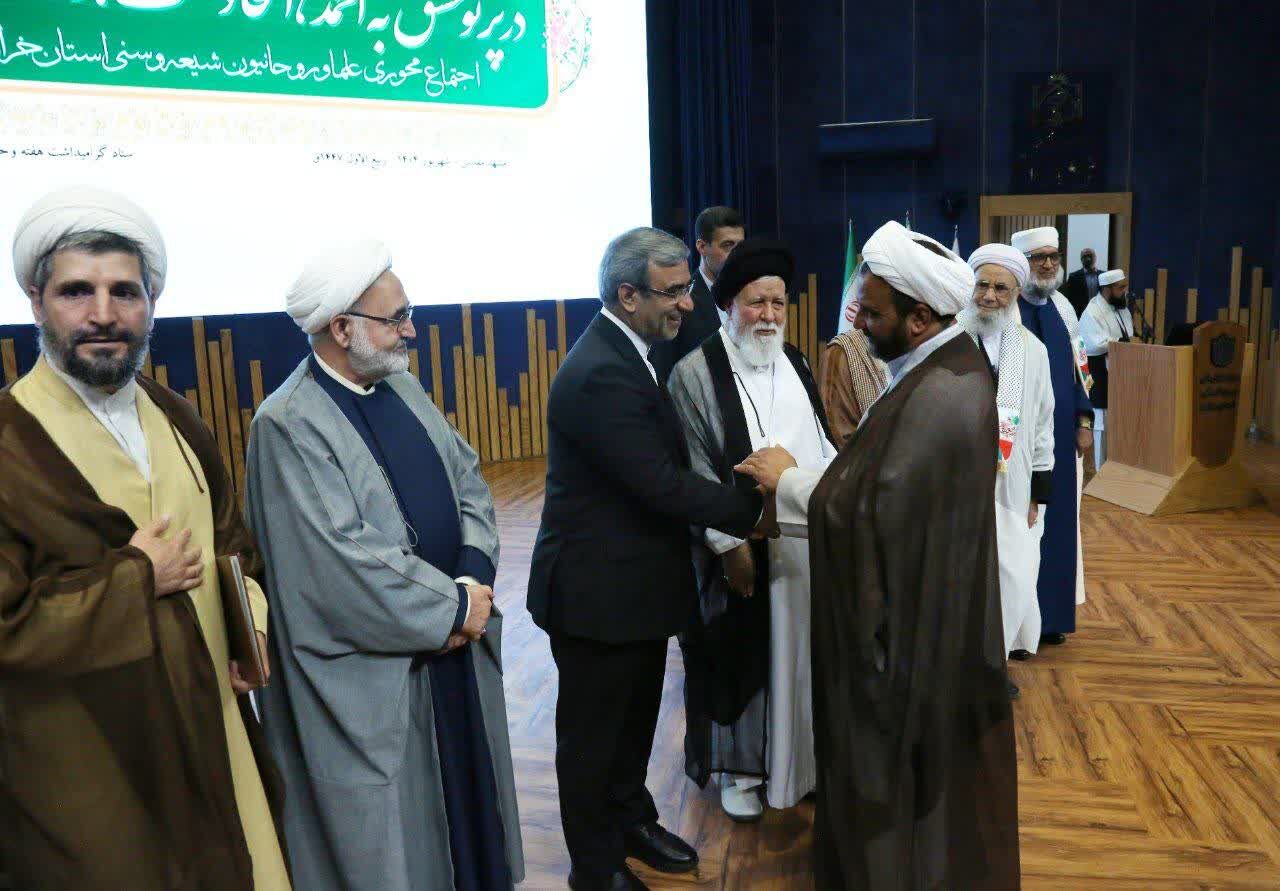 مشهد میتواند پایتخت گفتگوی بین مذاهب باشد