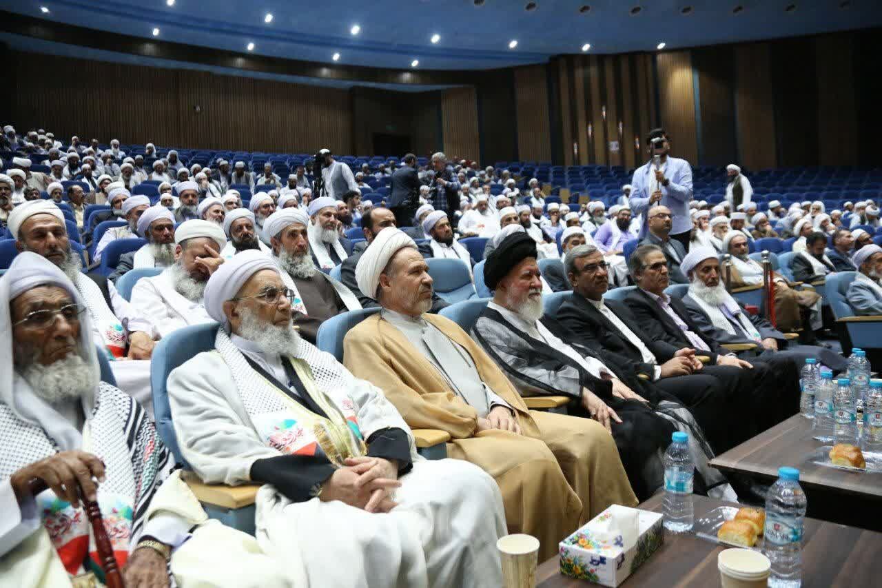 مشهد می‌تواند پایتخت گفتگوی بین مذاهب باشد