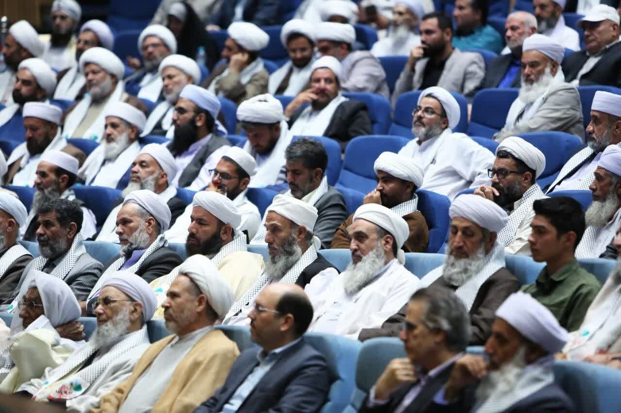 مشهد می‌تواند پایتخت گفتگوی بین مذاهب باشد