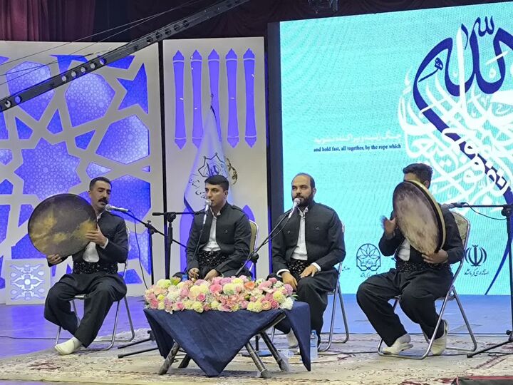 سی و هفتمین جشنواره وحدت با شعار «در پرتو عشق به احمد (ص)، اتحاد ملت وحدت امت»  در کرمانشاه برگزار شد