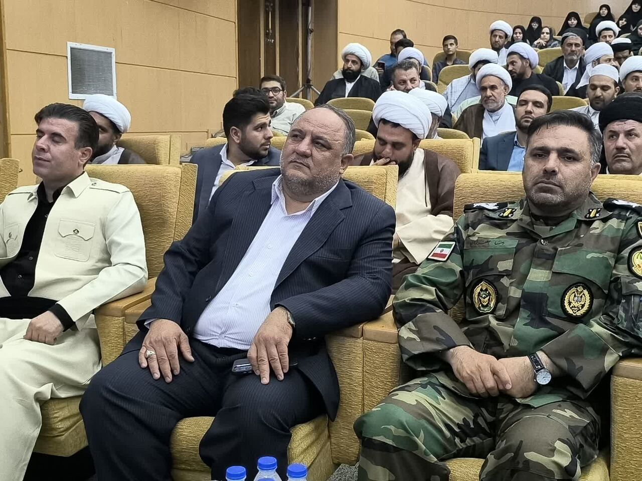 سی و هفتمین جشنواره وحدت با شعار «در پرتو عشق به احمد (ص)، اتحاد ملت وحدت امت»  در کرمانشاه برگزار شد