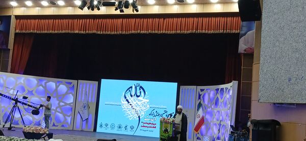 سی و هفتمین جشنواره وحدت با شعار «در پرتو عشق به احمد (ص)، اتحاد ملت وحدت امت» در کرمانشاه برگزار شد