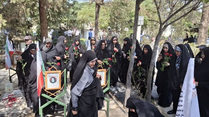 تجدید میثاق طلاب مدارس علمیه خواهران استان تهران با شهدای ۱۷ شهریور