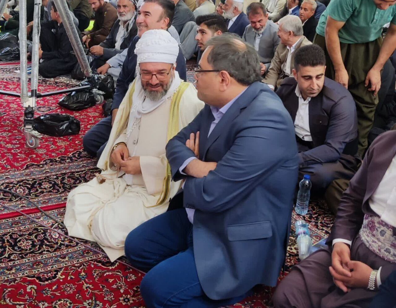 شرکت معاون فرهنگی ستاد هماهنگی کانون های مساجد کشور در آیین جشن بزرگ وحدت در جوانرود