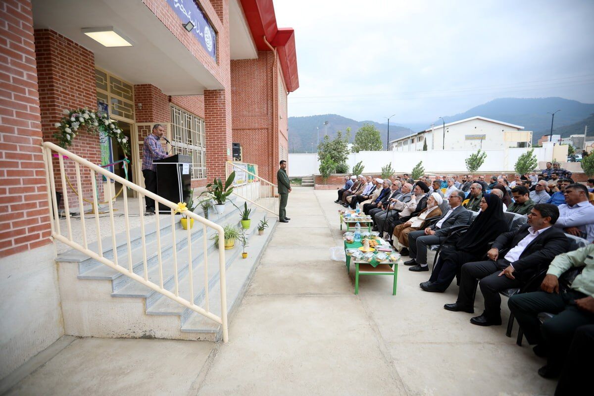 از ایمان تا آموزش؛ آیت‌الله نورمفیدی هجدهمین مدرسه را به دانش‌آموزان هدیه داد