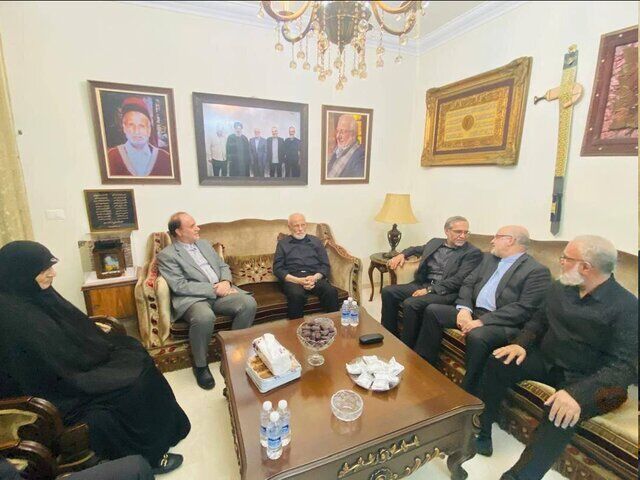 هیات پارلمانی ایران با خانواده شهید نصرالله دیدار کرد