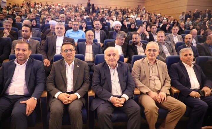 توسعه کشور در گرو توجه و اعتماد به نخبگان میسر میشود